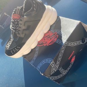 Versace chain reaction